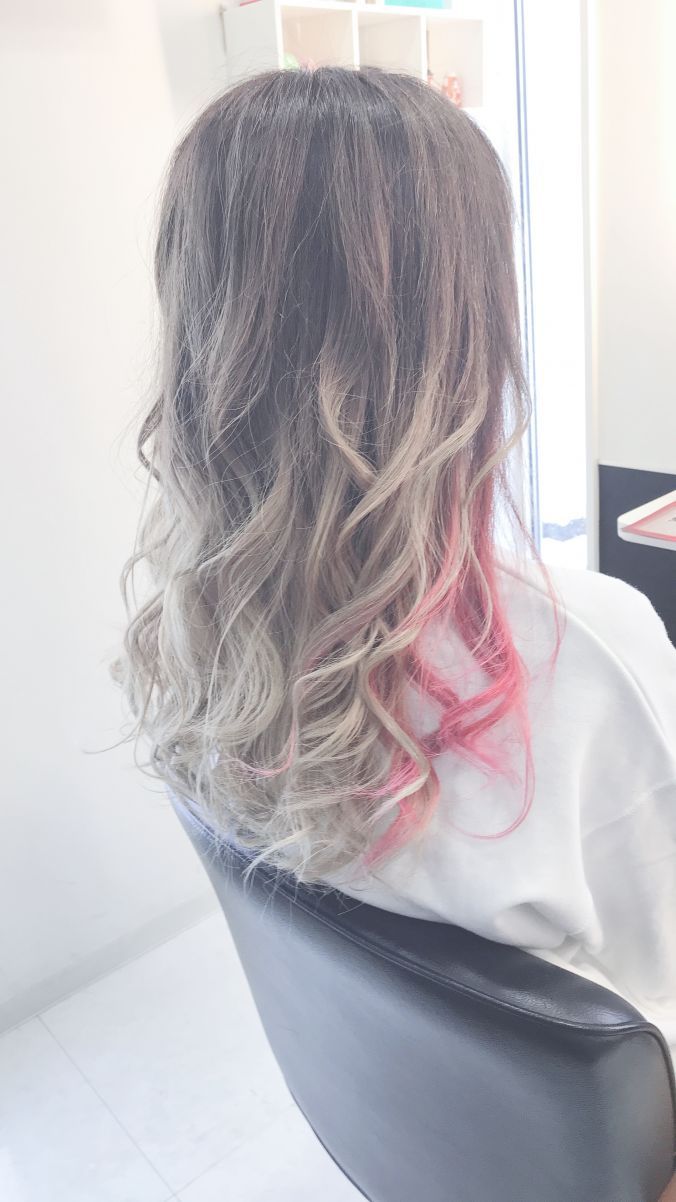 ヘアスタイルグラデーションカラーピンクパープルのアクセントカラー